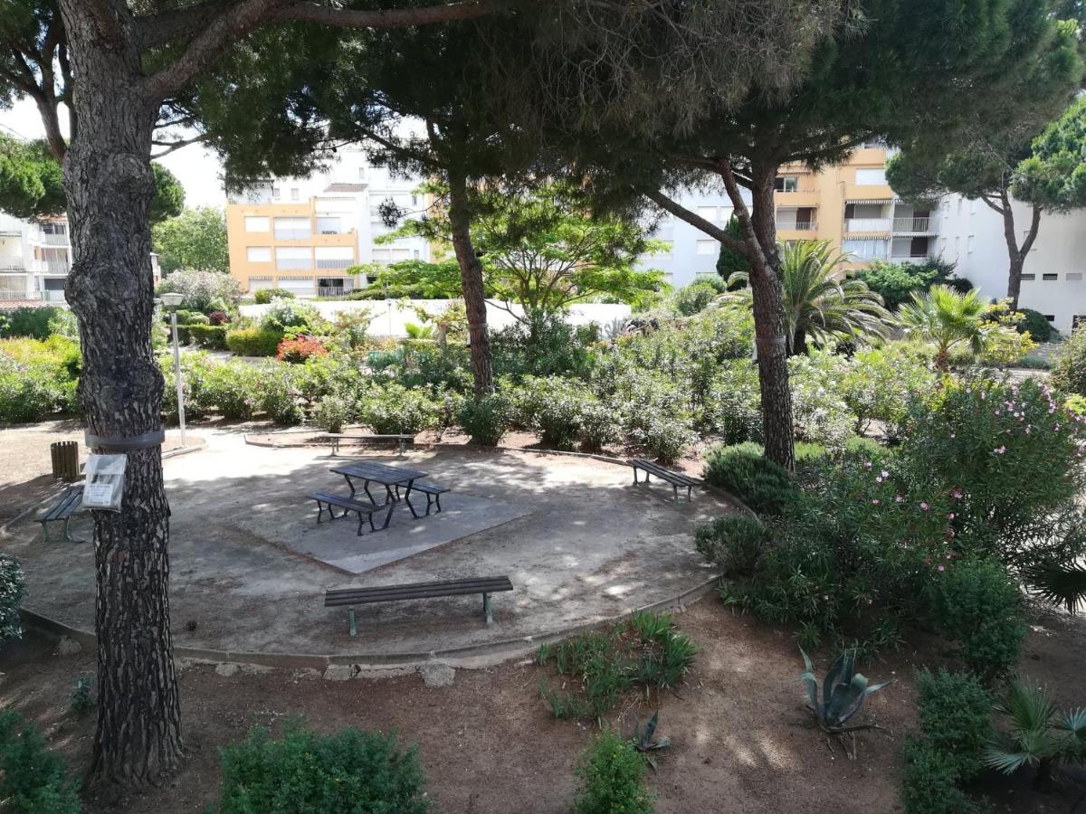 Studio Cabine Vue Port Avec Parking Prive, Piscine, Parc, Boulodrome Agde Luaran gambar