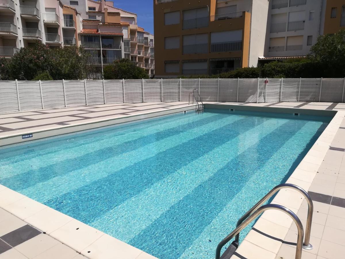 Studio Cabine Vue Port Avec Parking Prive, Piscine, Parc, Boulodrome Agde Luaran gambar