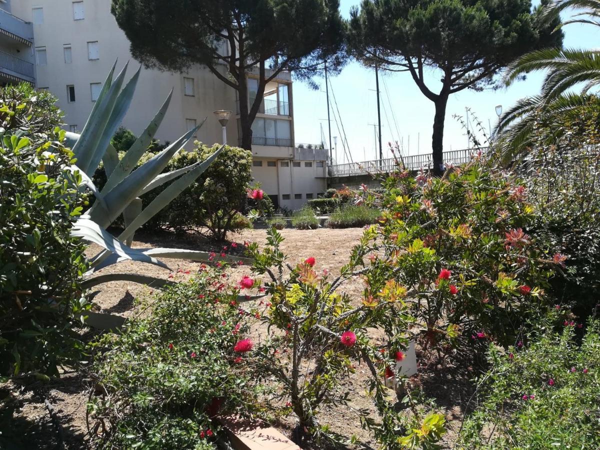 Studio Cabine Vue Port Avec Parking Prive, Piscine, Parc, Boulodrome Agde Luaran gambar