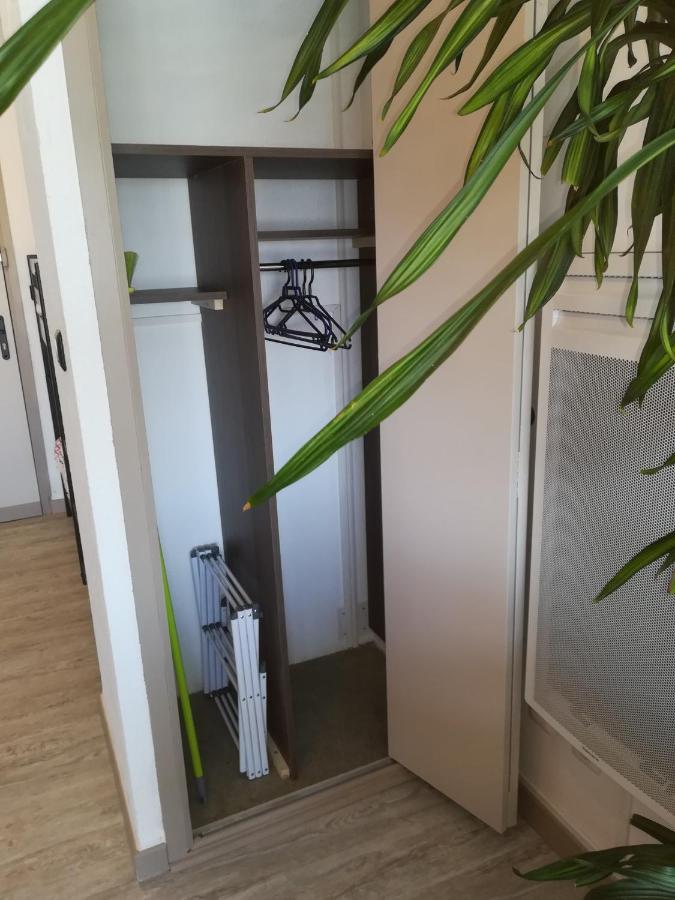 Studio Cabine Vue Port Avec Parking Prive, Piscine, Parc, Boulodrome Agde Luaran gambar
