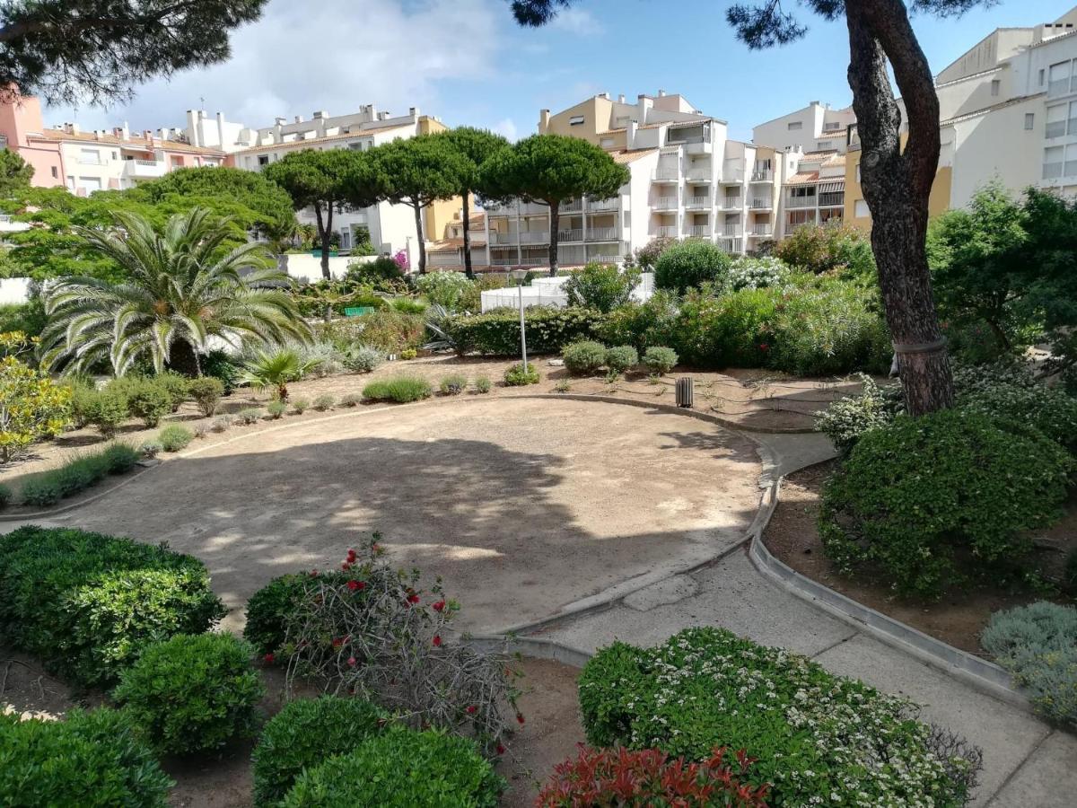Studio Cabine Vue Port Avec Parking Prive, Piscine, Parc, Boulodrome Agde Luaran gambar