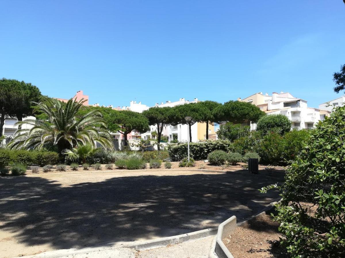 Studio Cabine Vue Port Avec Parking Prive, Piscine, Parc, Boulodrome Agde Luaran gambar