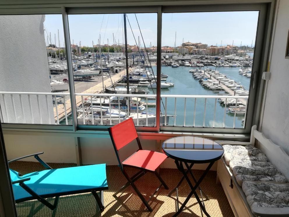 Studio Cabine Vue Port Avec Parking Prive, Piscine, Parc, Boulodrome Agde Luaran gambar