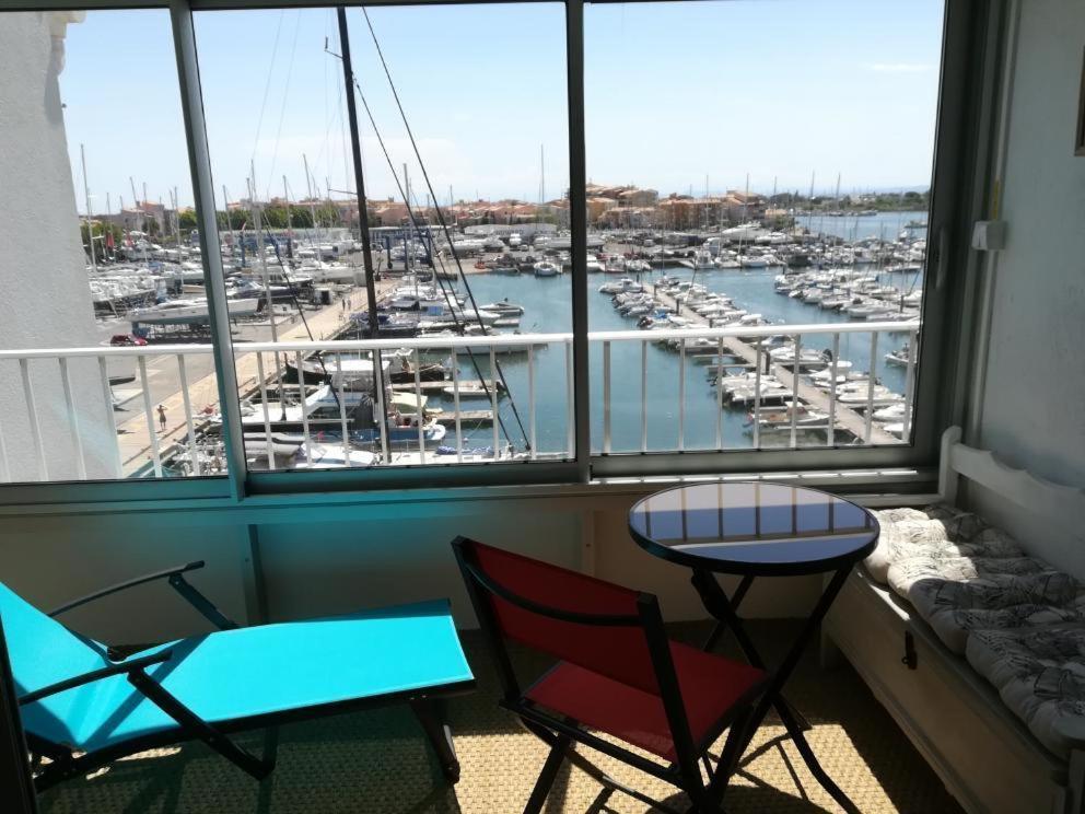 Studio Cabine Vue Port Avec Parking Prive, Piscine, Parc, Boulodrome Agde Luaran gambar
